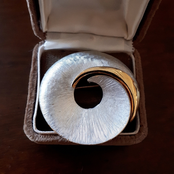 Vintage 2 Tone Mid Century Pin Brooch. - Picture 3 of 10